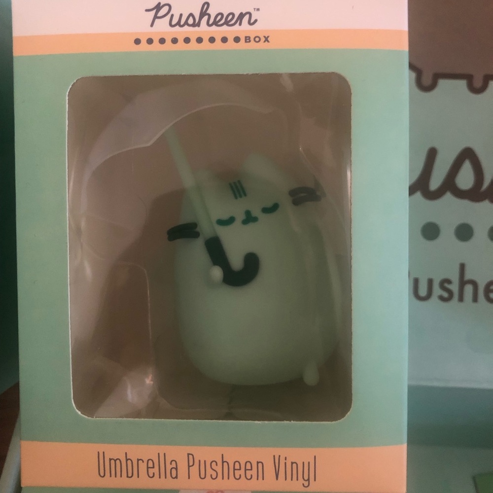 Umbrella Pusheen vinyl toy